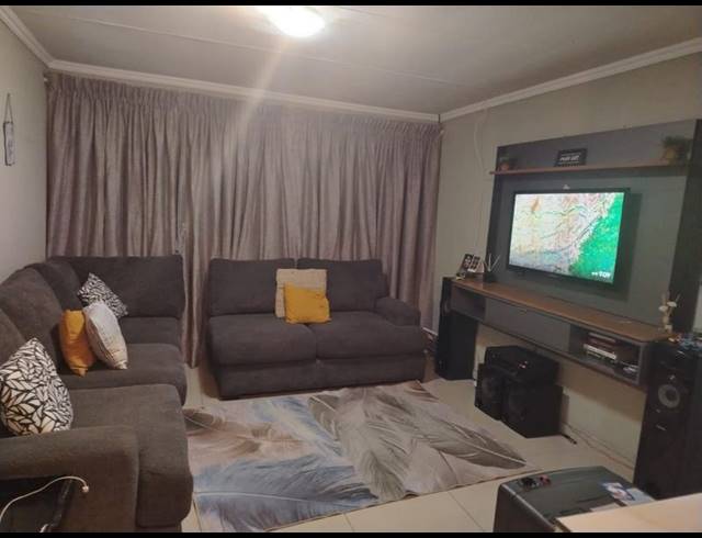 3 BEDROOM HOUSE FOR SALE IN CLAYVILLE